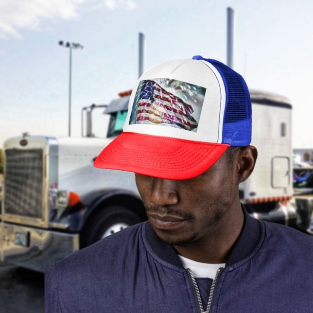 Gorra De Camionero Fondo de fuegos artificiales  (If you're in a patriotic mood, break out the Fireworks Backdrop Trucker's Hat!)