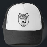 Gorra De Camionero Funny Lawn Mowing Dad Yard Work Dad Chiste<br><div class="desc">¡Oficialmente hilarante! Este tee de "agente de aplicación de leyes" es perfecto para padres que se mueven con orgullo. ¡personalizar con un año específico! Ideal para papás que adoran la siembra, el trabajo en el patio o los chistes de papá. Un regalo gracioso para el Día del Padre, cumpleaños o...</div>