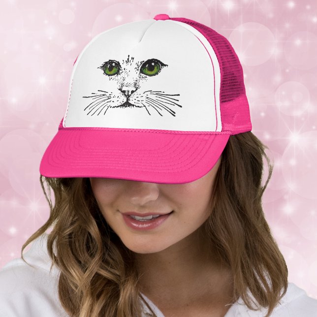 Gorra De Camionero Gato de ojos verdes cara bigotes (Black drawing of cat face with long whiskers and green eyes on ball cap.)