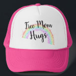 Gorra De Camionero Gay arcoiris LGBTQ o orgullo lésbico<br><div class="desc">FREE MOM HUGS Sparkle y Purpurina Rainbow y hermosa letra manuscrita. Este botón LGBTQ Rainbow Gay o Lesbian Pride es perfecto para esa persona especial a la que le encanta dar abrazos a otros que necesitan un abrazo.</div>