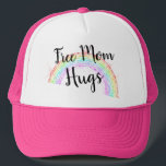 Gorra De Camionero Gay arcoiris LGBTQ o orgullo lésbico<br><div class="desc">FREE MOM HUGS Sparkle y Purpurina Rainbow y hermosa letra manuscrita. Este botón LGBTQ Rainbow Gay o Lesbian Pride es perfecto para esa persona especial a la que le encanta dar abrazos a otros que necesitan un abrazo.</div>