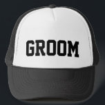 Gorra De Camionero Groom Trucker Hat<br><div class="desc">¡Ideal para una luna de miel o una fiesta de soltero!</div>