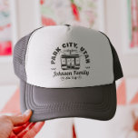 Gorra De Camionero Grupo de coincidencia de viaje de personalizado fa<br><div class="desc">Crea recuerdos duraderos con nuestra camiseta de viaje en esquí personalizado para familias, amigos o grupos. Personalice con su nombre de familia o detalles de viaje en grupo para hacerlo único suyo. Ideal para los amantes del esquí y para los recuerdos de las vacaciones de invierno, es ideal para hacer...</div>