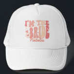 Gorra De Camionero Guay Soy yo Hola soy la novia Soy yo personalizado<br><div class="desc">Presentamos el Guay It's Me Hi I'm the Bride It's Me Personalized Trucker Hat - un accesorio moderno y lindo en una deliciosa sombra de color rosa de melocotón que capta la esencia de tu era de novias. Este camionero personalizado no es solamente una declaración de moda, sino un símbolo...</div>