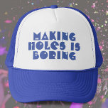 Gorra De Camionero Hacer agujeros es aburrido<br><div class="desc">Making Holes es Boring Fun eslogan en un Gorra. Palabras graciosas sobre una gorra. Regalo para un jiner o herrero tal vez.</div>