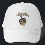 Gorra De Camionero Hanukkah Dreidel campeón de vacaciones abuelo<br><div class="desc">Celebren Hanukkah con orgullo y humor mientras se reúnen con toda la familia. Este diseño gráfico del festival es un regalo perfecto para las vacaciones. Ya sea por tu vecino,  familia,  esposo,  tío o novio</div>