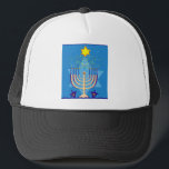 Gorra De Camionero hanukkah menorah<br><div class="desc">"hanukkah menorah ", "feliz hanukkah", menorah, "estrella de david", "chanukkah jewish", Hanukkkah, "feriados judíos"chanukah, hannukah, chanukkkah, channukah, chanukkkah, hannuka, hebrew, jew, menora, judaica, </div>