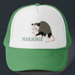 Gorra De Camionero Ilustracion Cute Possum personalizado<br><div class="desc">Este gorro de béisbol o el gorra de un camionero presenta un ilustracion de un lindo pósum o opossum si lo prefiere y su propio nombre o mensaje corto. Encuentre productos y regalos de possum en la Awesome Possum Collection de Asterisk Designs.</div>