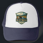 Gorra De Camionero Insignia retro del Ilustracion del Parque Nacional<br><div class="desc">Diseño de ilustraciones vectoriales de Katmai. El Valle de los Diez Mil Humos es un área de flujos de lava y ceniza formada por una erupción volcánica masiva</div>