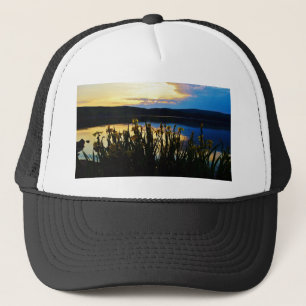 Gorra De Camionero Iris amarillo en la orilla del lago Arrowhead