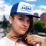 Gorra De Camionero Karma - Lo que sucede vuelve (v2)<br><div class="desc">Karma - Lo Que Pasa Por Allá Regresa Por El Sombrero Camionero (v2). El diseño artístico exhibe la palabra "KARMA" dentro de dos círculos interminables con "QUÉ VA ALREDEDOR" y "VUELVE DE VUELTA" curvados para formar secciones de los círculos. Los dos colores pueden cambiarse a su preferencia deseada editando el...</div>