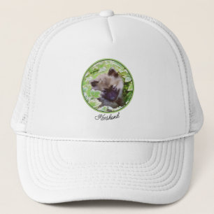 Gorra De Camionero Keeshond Puppy en el jardín pintando arte original