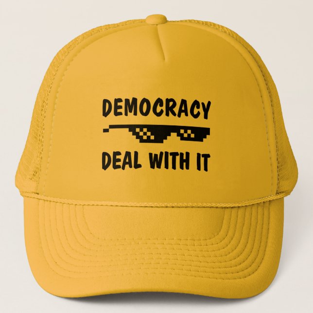 Gorra De Camionero La democracia lidia con meme político gracioso (Anverso)