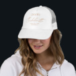 Gorra De Camionero La moderna soltera Minimalista, dama de honor<br><div class="desc">Ya sea que usted sea la futura novia o la dama de honor que busca un regalo elegante para sus damas de honor, el Sombrero de Camionero Moderno y Minimalista de Bachelorette Bridesmaid es la elección perfecta. Diseñado para coordinar con para la Colección Invitación a Boda "Chloe". Para cambiar detalles,...</div>