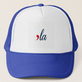 Gorra De Camionero 'LA por Kamala Harris. Colores blancos, rojos y az