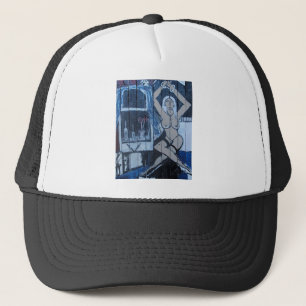 GORRA DE CAMIONERO LA SRA. VALDEZ JUNTO A LA VENTANA