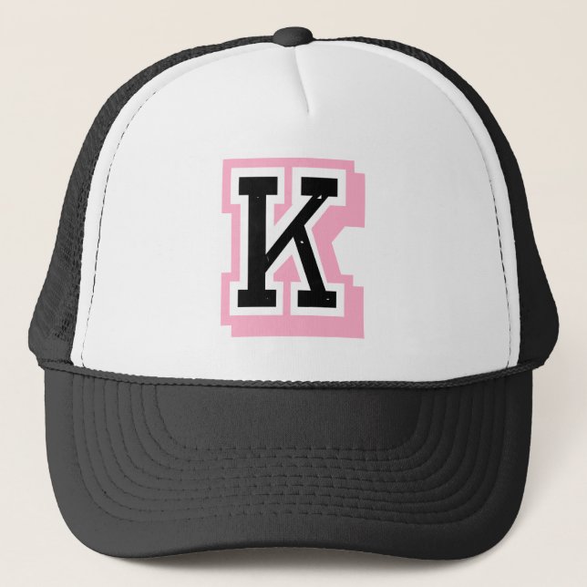 Gorra De Camionero letra rosada negra K (Anverso)