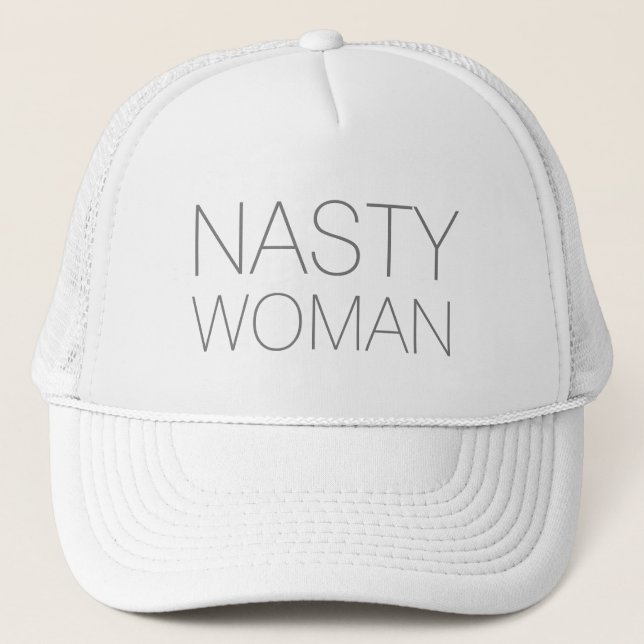 Gorra De Camionero letras grises de "mujer desagradable" - (Anverso)