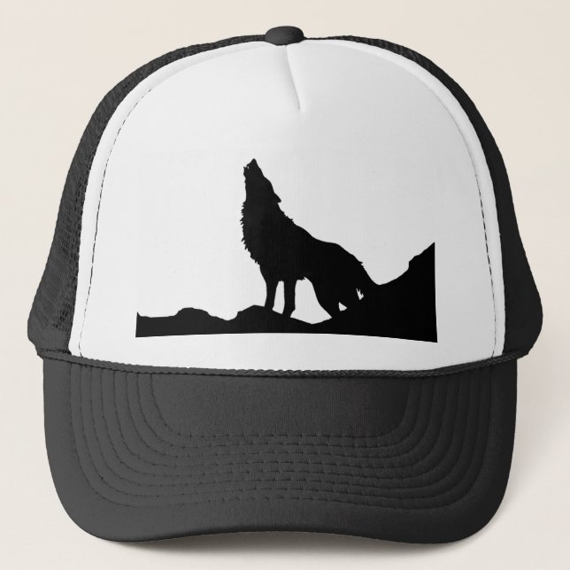 Gorra De Camionero Lobo solitario parado en una colina (Anverso)