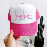 Gorra De Camionero LOLA Neon Blue y Babe Bachelorette de color rosa 9<br><div class="desc">Esta camionera de beicon soltera con una redacción inspirada en el neón es un regalo perfecto para un grupo de fin de semana de soltera. Parar con la opción "novia" para la futura novia con un aspecto cohesivo. ¡💜 COLORES SON EDITABLES! Haga clic en 'editar diseño' para cambiar los colores....</div>