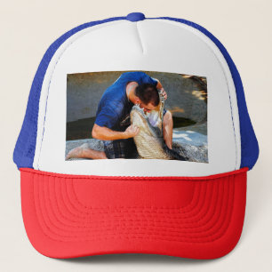 Gorra De Camionero luchador de caimanes con la cabeza en la boca