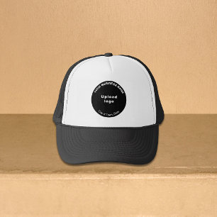 Gorra De Camionero Marca comercial redonda sobre blanco y negro