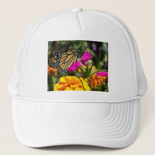 Gorra De Camionero Mariposa monarca en la flor rosada de Marigold (Anverso)