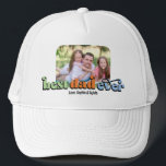 Gorra De Camionero Mejor foto de texto retro de papá<br><div class="desc">¡Este gorra fotográfico es un regalo perfecto para papá! El diseño presenta una foto con esquinas redondeadas y texto retro "mejor padre de la historia". Personaliza con los nombres de los niños.</div>