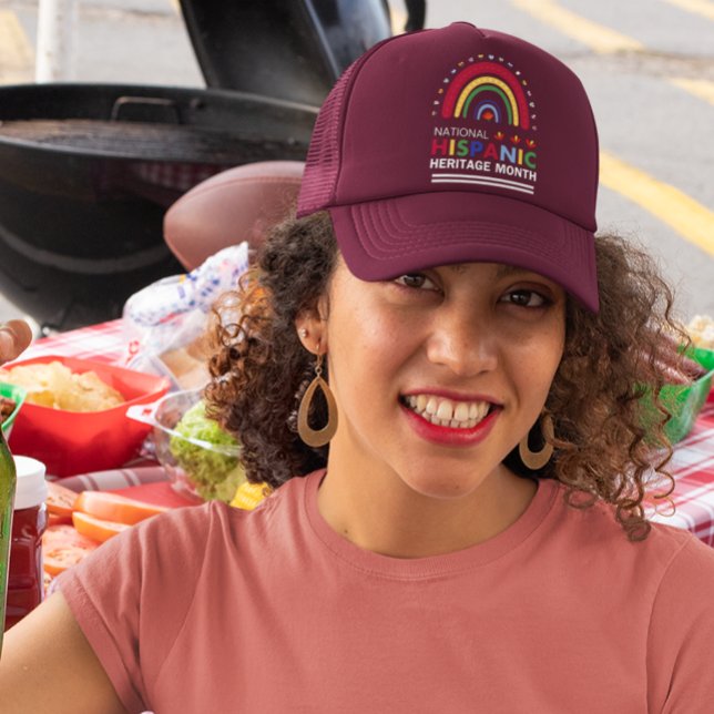 Gorra De Camionero Mes del patrimonio hispano: arcoiris y banderas (Subido por el creador)