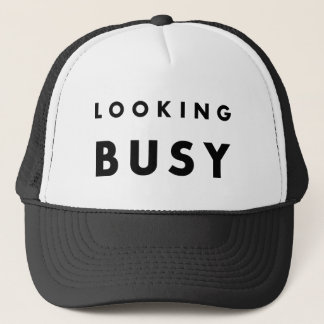 Gorra De Camionero MIRANDO OCUPADO: El arte de las apariencias