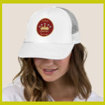 Gorra De Camionero Monograma de la reina Glam Glitz Gold<br><div class="desc">Gal de pelota de futbol — Diamantes de oro Glitz Glitz de su corona — será una ganadora con este sombrero especial de camionero — realmente la convierte en la reina de la cancha — Glamorosa con la corona de oro y un poco "por encima" pero lista para jugar su...</div>