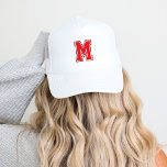 Gorra De Camionero Monograma de la variación roja<br><div class="desc">Muestra tu lado deportivo con una gorra de béisbol personalizado con una letra en negrita estilo colegiado. Personalízalo con tus colores favoritos para que coincidan con tu equipo deportivo o con tu estilo personal para un aspecto que es único suyo. Perfecto para días de juego, salidas informales o como regalo...</div>