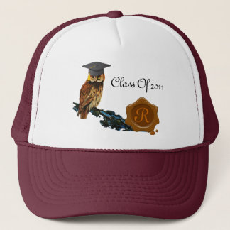 GORRA DE CAMIONERO MONOGRAMA DE SELLO DE CERCA DE AGUA Y DE CERRADURA