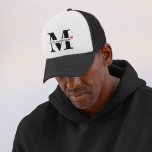 Gorra De Camionero Monograma minimalista papá más asombroso con inici<br><div class="desc">Con un diseño de monograma de estilo mínimo,  prueba que tu regalo fue considerado añadiendo la inicial de papá este Día del Padre.</div>
