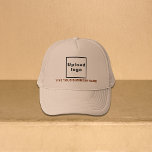 Gorra De Camionero Nombre comercial y logotipo de Khaki Trucker Hat<br><div class="desc">Camionero que puedes personalizar para poner tu nombre de negocio. Puedes regalarlo como regalo o regalo a tus clientes. También puede incluirlo en sus materiales de marketing para promocionar su negocio o en sus productos promocionales para promocionar su marca. Trucker hat con su nombre de negocio y logotipo para crear...</div>