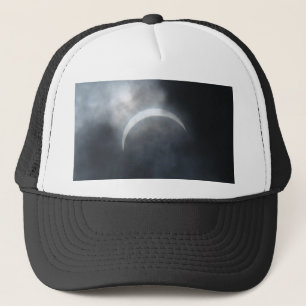 Gorra De Camionero Nubes espeluznantes de tormenta del eclipse 2017
