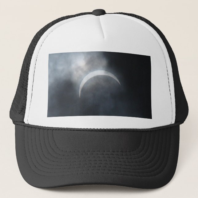 Gorra De Camionero Nubes espeluznantes de tormenta del eclipse 2017 (Anverso)
