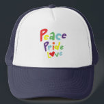 Gorra De Camionero Orgullo de la Paz<br><div class="desc">Muestra tu orgullo en este divertido y elegante gorro con una bonita inscripción de "Peace Pride Love" en colores arcoiris.</div>