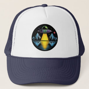 Gorra De Camionero OVNI retro en las montañas que reflejan el agua