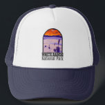 Gorra De Camionero Parque nacional de las Arenas Blancas Nuevo México<br><div class="desc">Diseño de arte vectorial de White Sands. El parque se encuentra en el estado de Nuevo México y está completamente rodeado por la Cordillera de Misiles de las Arenas Blancas.</div>