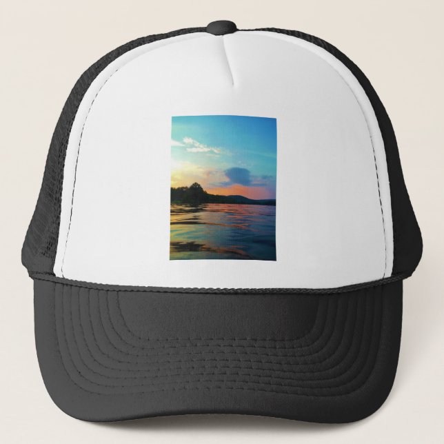 Gorra De Camionero Peach and Blue Sunset en el lago montañoso (Anverso)