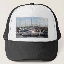 Gorra De Camionero Pequeña lancha motora captando el sol