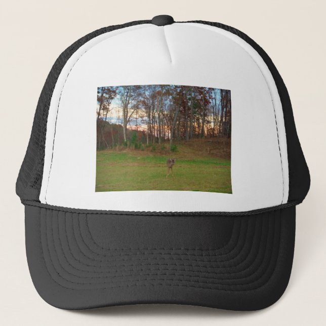Gorra De Camionero Pequeño ciervo y un atardecer rosado (Anverso)