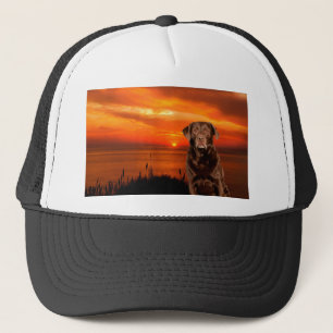 Gorra De Camionero Perro recuperador de labrador sentado al lado del