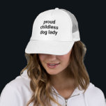 Gorra De Camionero Perro sin hijos orgullosa mujer moderna tipografía<br><div class="desc">Orgullosa perdedora sin hijos minimalista moderna,  divertida y fresca mujer Trucker Hat. Personalizable completamente el texto negro sobre fondo blanco. Disponible en muchos colores y opciones de estilo.</div>