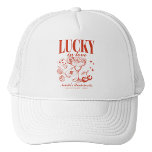 Gorra De Camionero Personalizada la personalizado Bachelorette Party<br><div class="desc">Complete su apariencia de despedida de soltera de Las Vegas con nuestro sombrero de camionero personalizado "Lucky In Love" Personalizado Las Vegas Bachelorette Party. Perfecto para añadir un toque de encanto de casino retro a su celebración, este gorra está diseñado para captar la emoción de su viaje en barco. Con...</div>