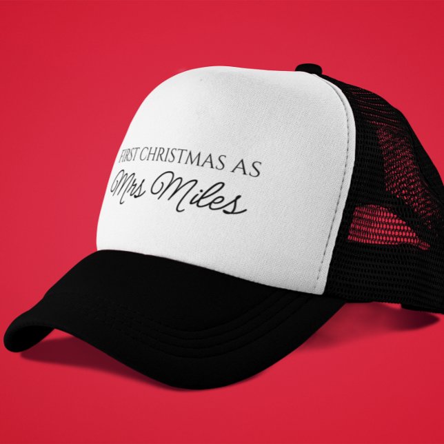 Gorra De Camionero Personalizada 'Primera Navidad como señora' Apelli (Personalized 'First Christmas as a Mrs.' Surname Trucker Hat)