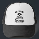 Gorra De Camionero Personalizado del Departamento de Atletismo Retro<br><div class="desc">Gorra de piquetes divertidos con remo cruzado,  bola y tipografía retro. Añade tu texto personalizado para personalizar - nombre del equipo,  nombre del club,  ciudad,  ciudad,  nombre del torneo,  etc. Hace que jugar al pickleball sea aún más divertido.</div>