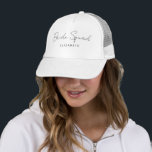Gorra De Camionero Plantilla Minimalista moderna Novia Escuadrón de N<br><div class="desc">Bride Squad Bridesmaid Boda Bachelorette Script Nombre de texto Modern Elegant Plantilla Minimalista Mujeres Camión Blanco / Cap.</div>