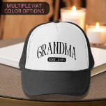 Gorra De Camionero Promocionada A La Abuela Este 2025 Abuelas Amor<br><div class="desc">Este sencillo diseño presenta "abuela" en texto curvo negro con "est. 2025" en blanco,  para las madres que se convierten en una nueva abuela en el nuevo año,  también genial como regalo sorpresa de invitación por embarazo.</div>